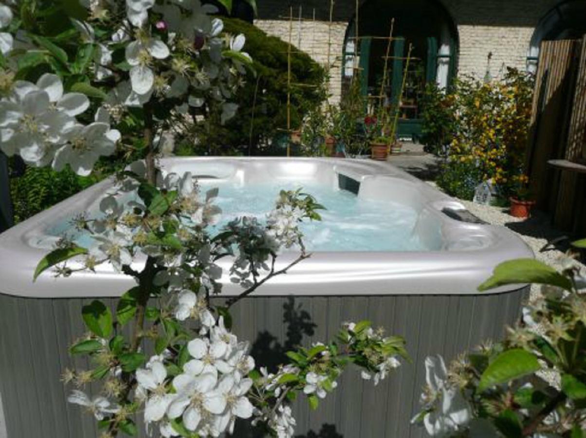 Manoir De Bois En Ardres Bed and Breakfast Buitenkant foto